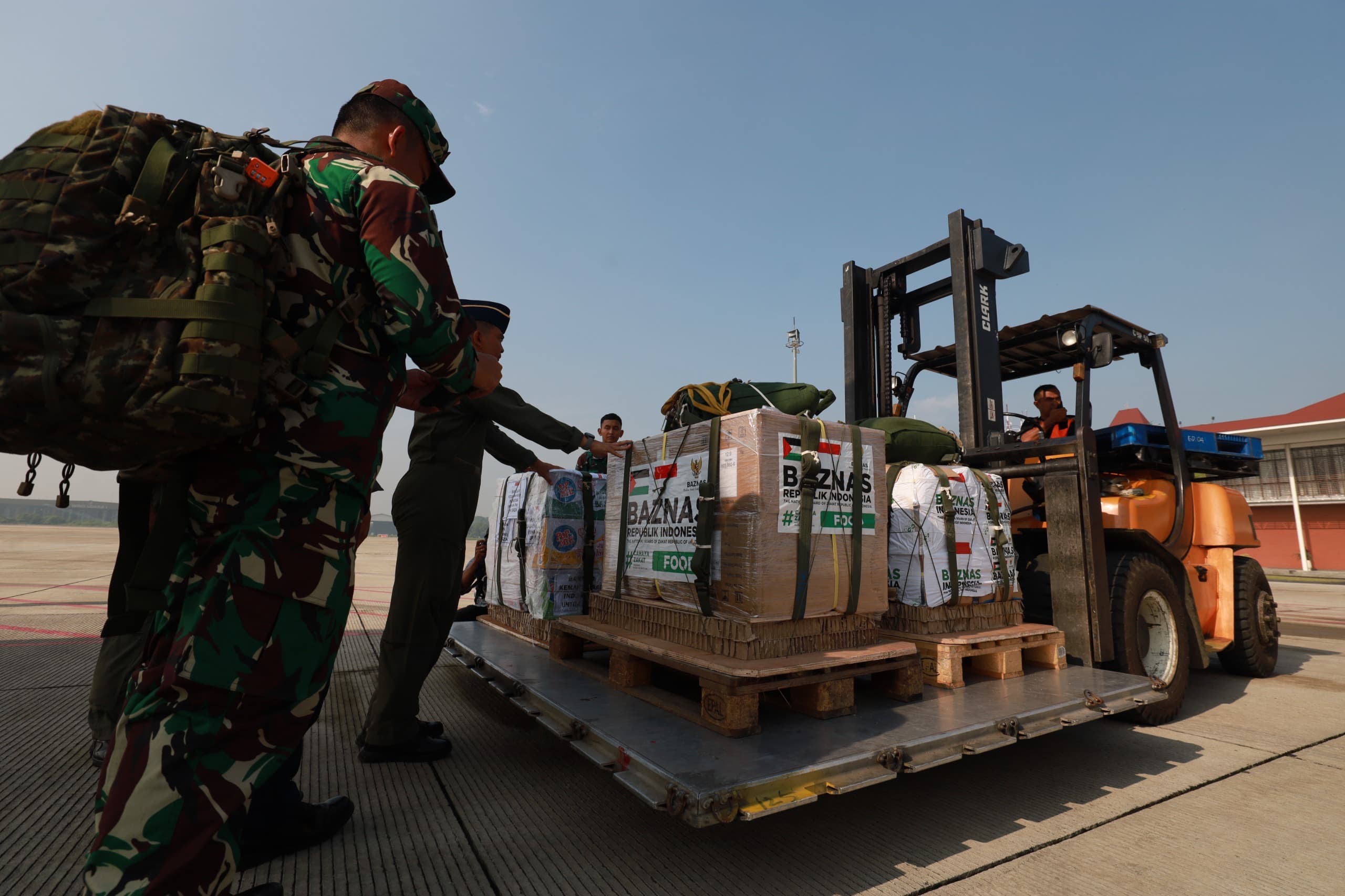 800 ton bantuan gaza.jpg